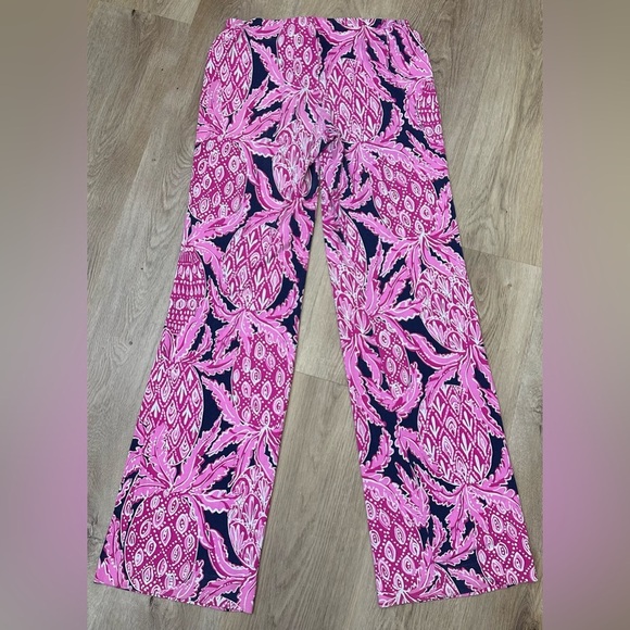 Lilly Pulitzer Pink and Blue Floral Stretchy Pants - Picture 2 of 6